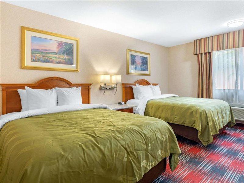 Quality Inn & Suites Oceanside Near Camp Pendleton Exterior photo