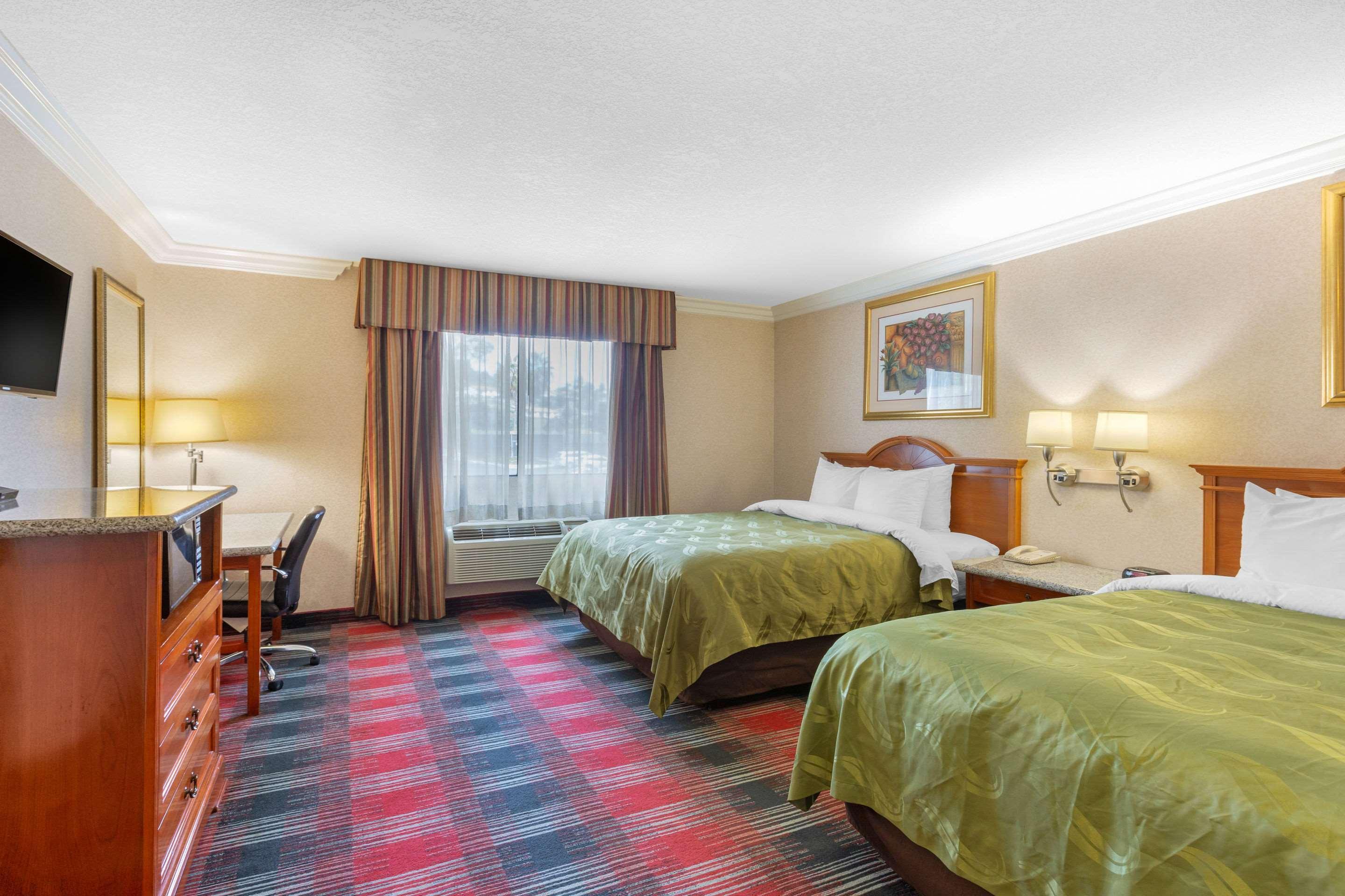 Quality Inn & Suites Oceanside Near Camp Pendleton Exterior photo