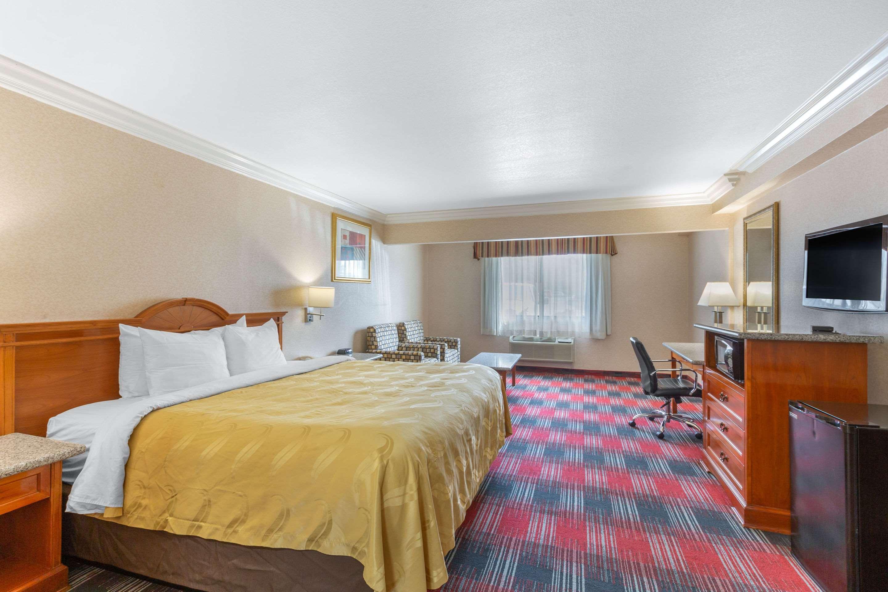 Quality Inn & Suites Oceanside Near Camp Pendleton Exterior photo