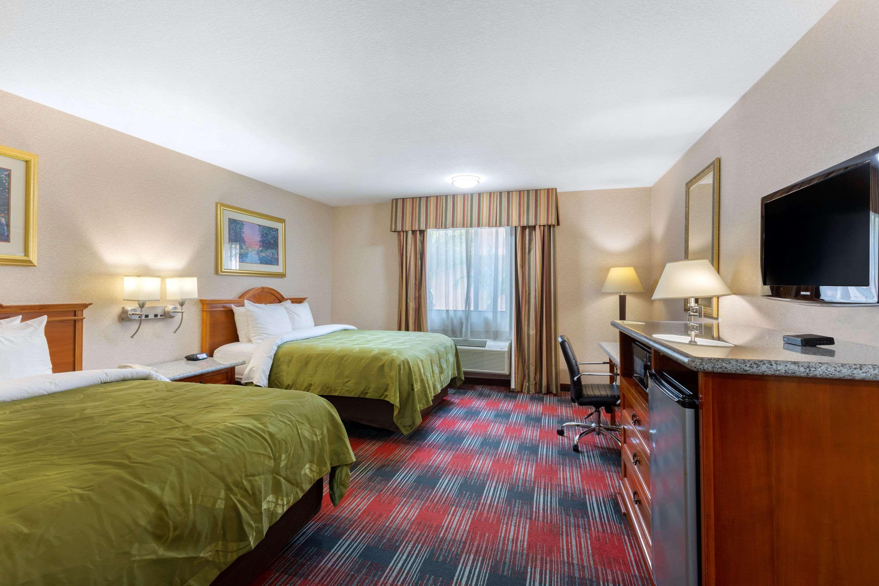Quality Inn & Suites Oceanside Near Camp Pendleton Exterior photo