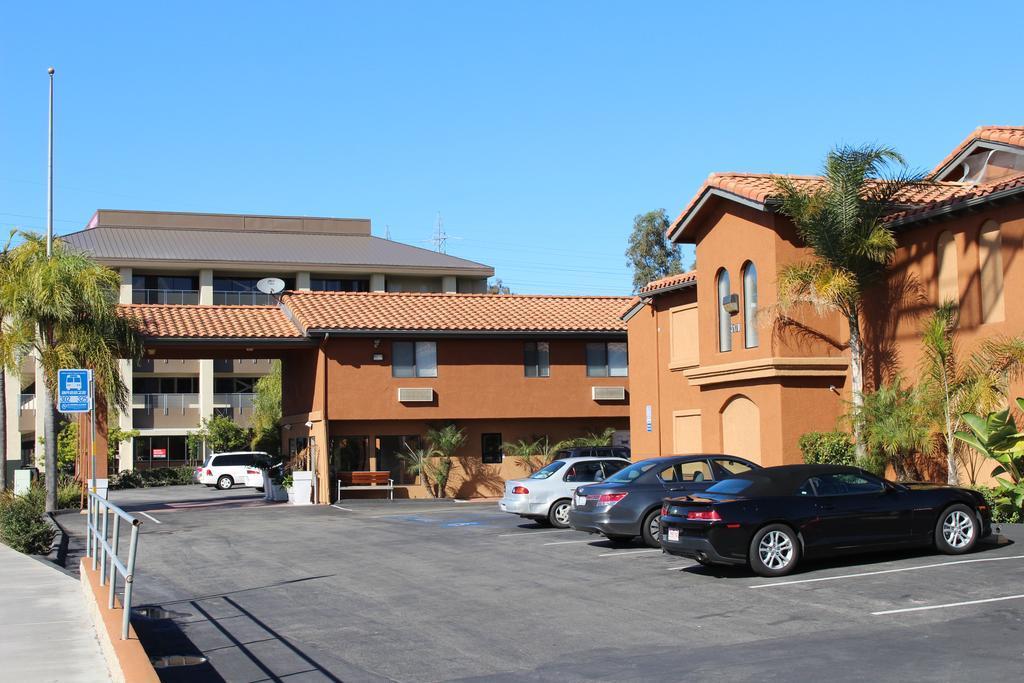Quality Inn & Suites Oceanside Near Camp Pendleton Exterior photo