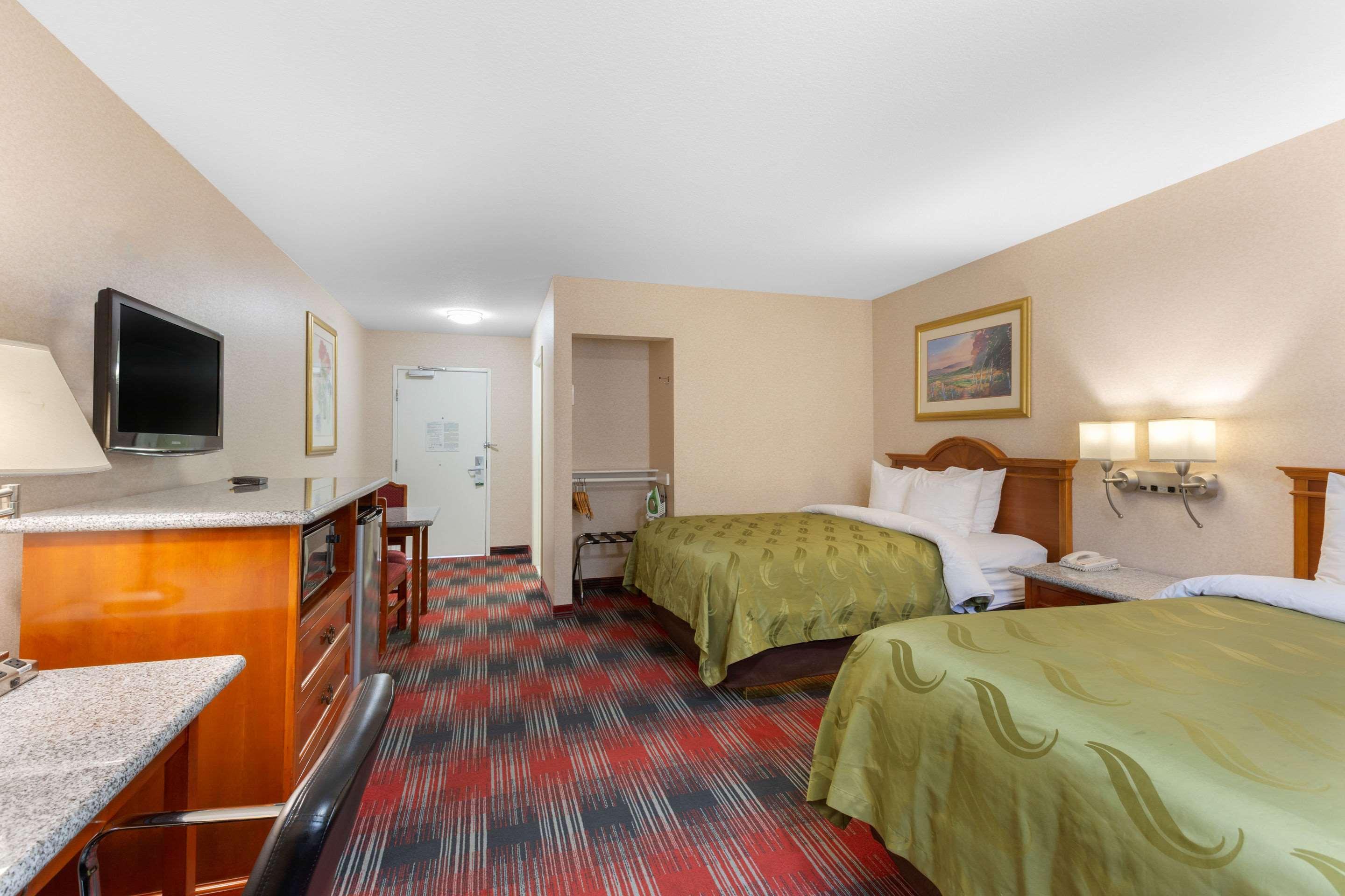Quality Inn & Suites Oceanside Near Camp Pendleton Exterior photo