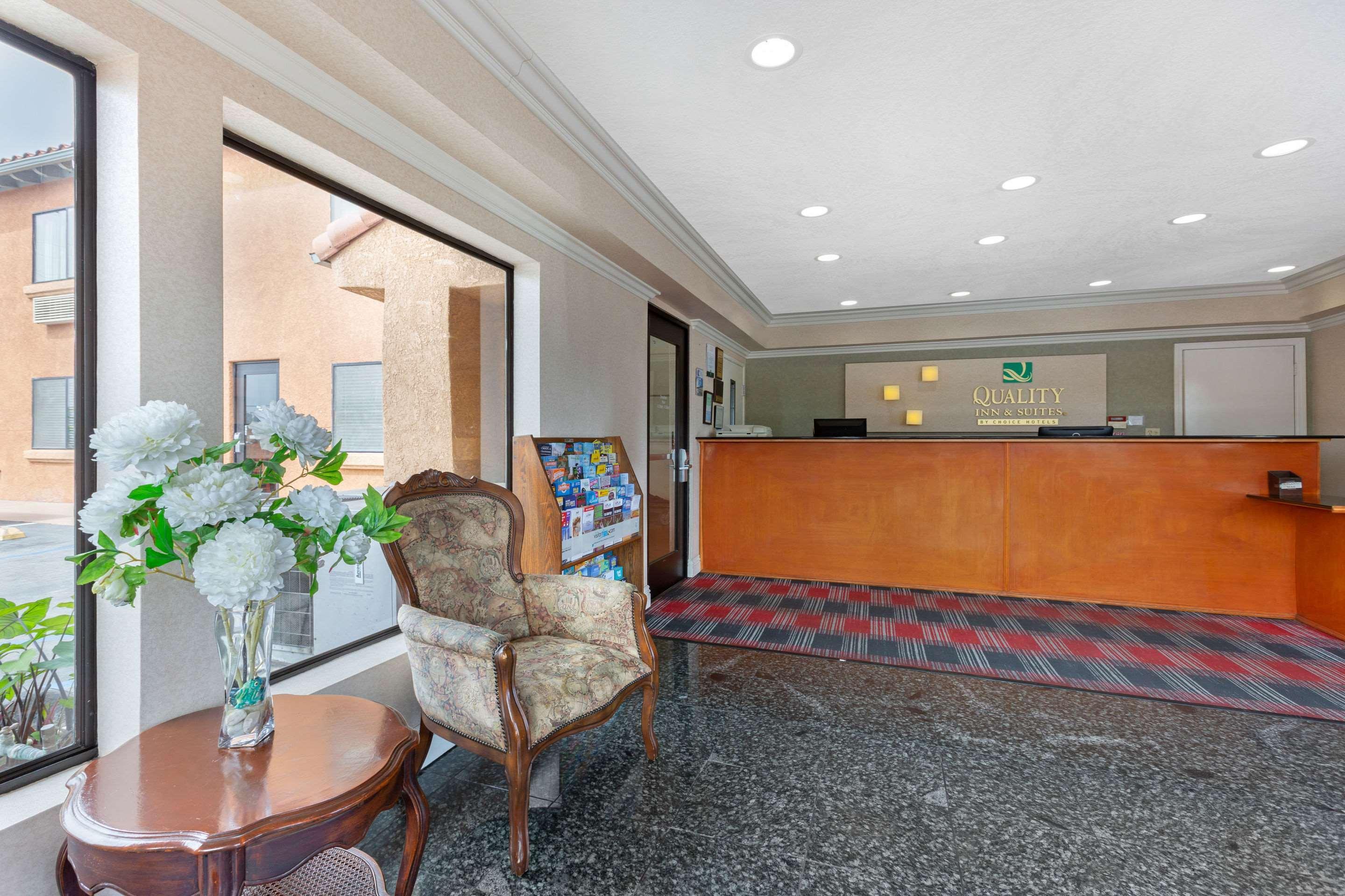 Quality Inn & Suites Oceanside Near Camp Pendleton Exterior photo