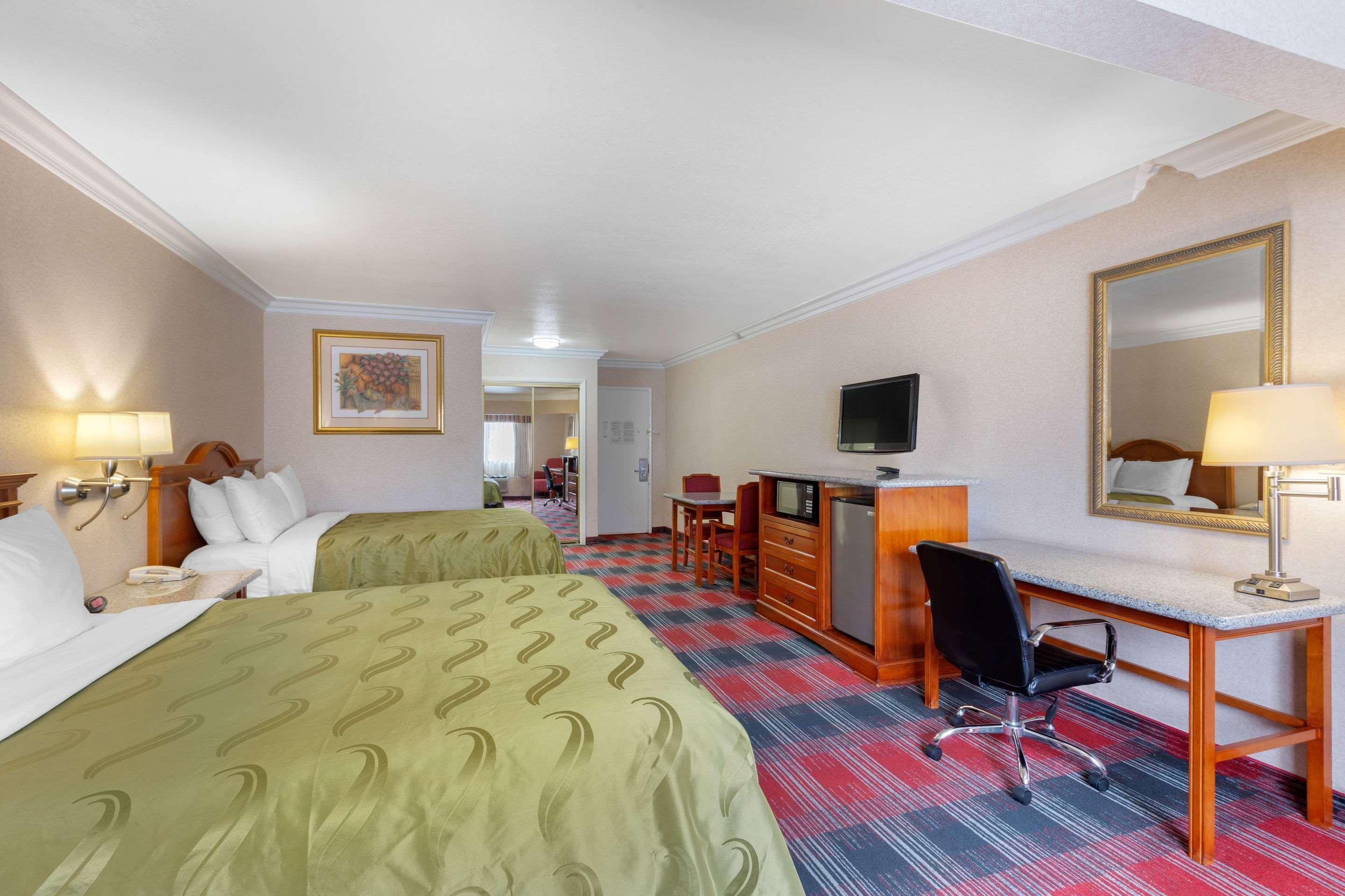 Quality Inn & Suites Oceanside Near Camp Pendleton Exterior photo