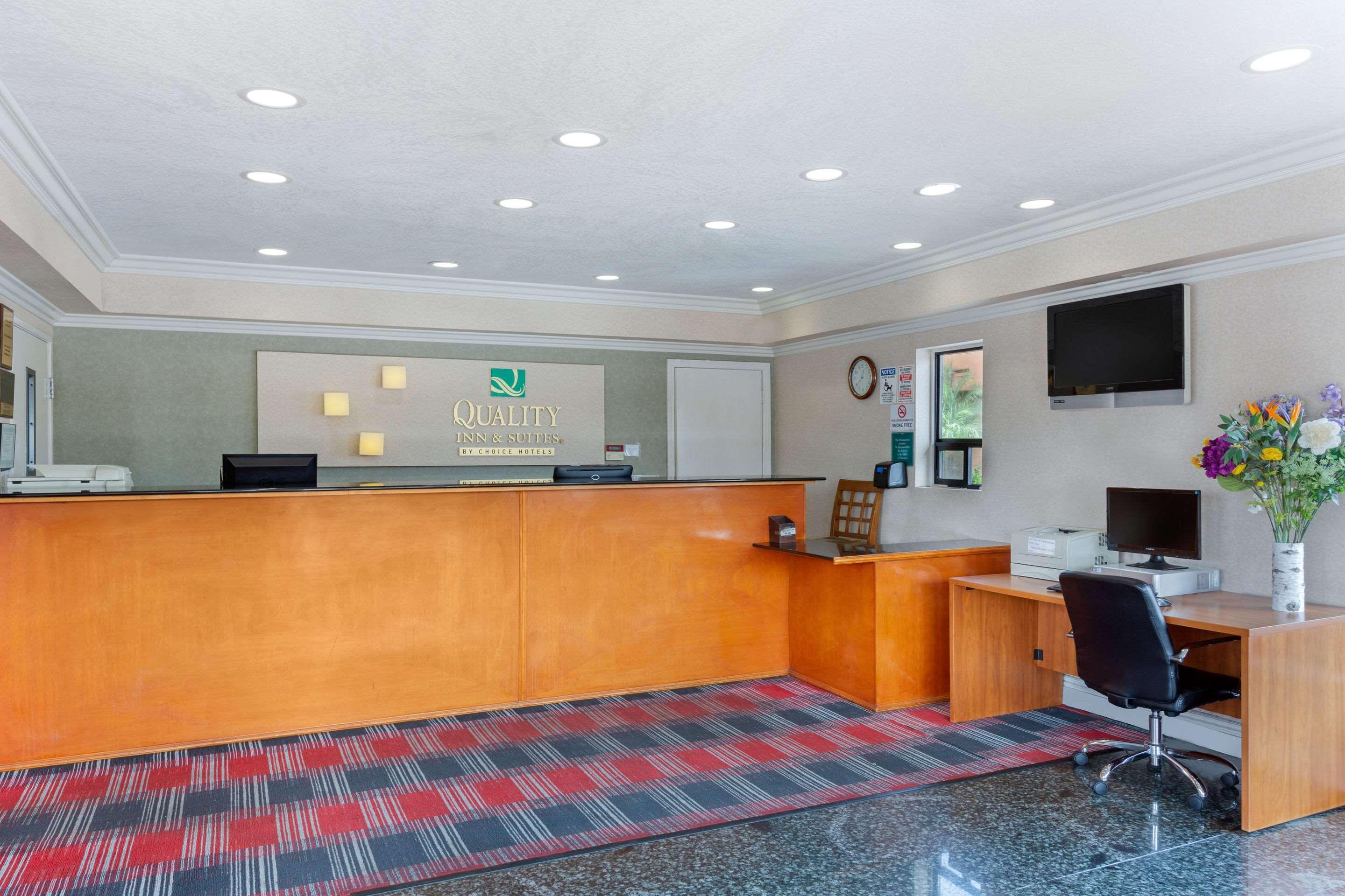Quality Inn & Suites Oceanside Near Camp Pendleton Exterior photo