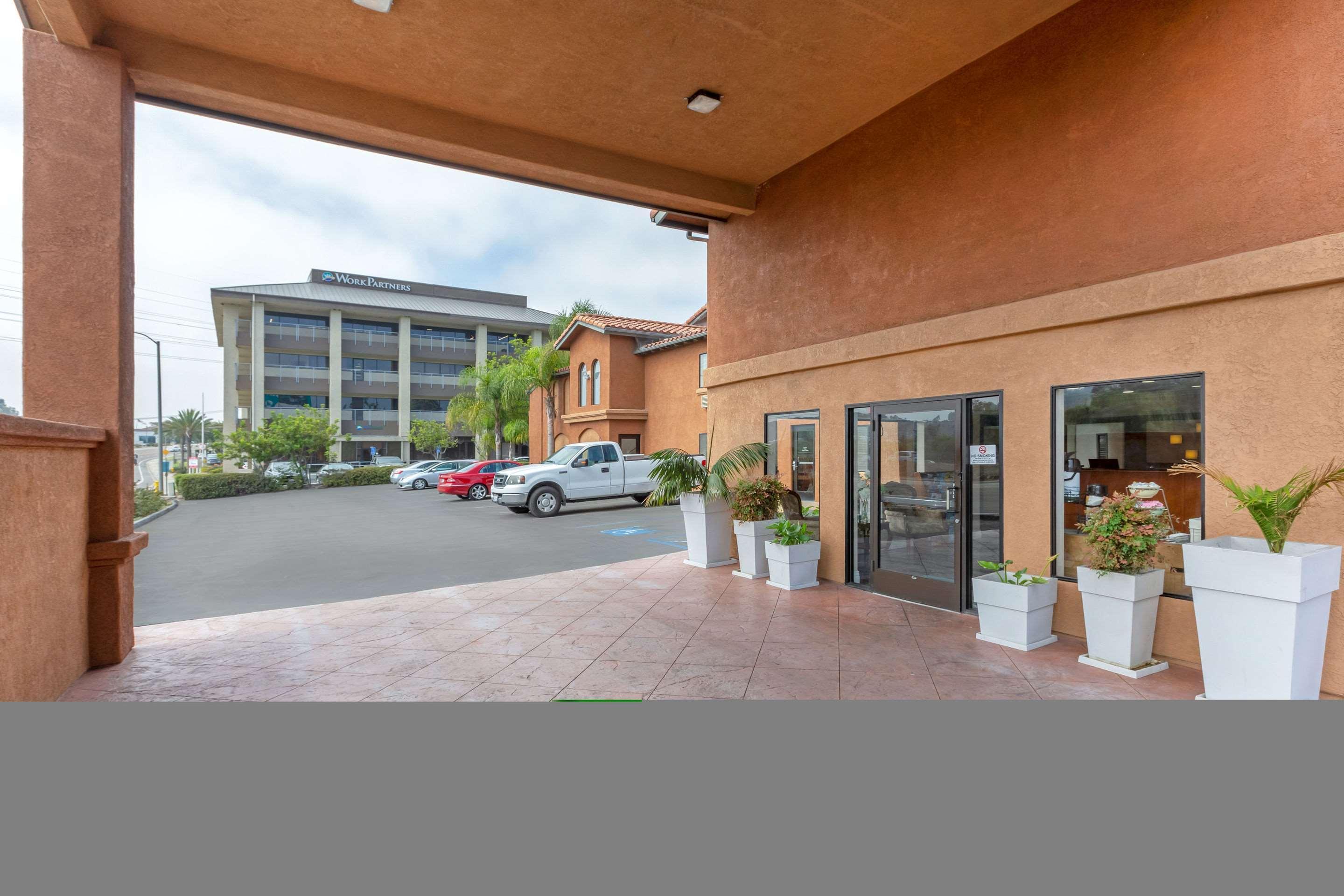 Quality Inn & Suites Oceanside Near Camp Pendleton Exterior photo