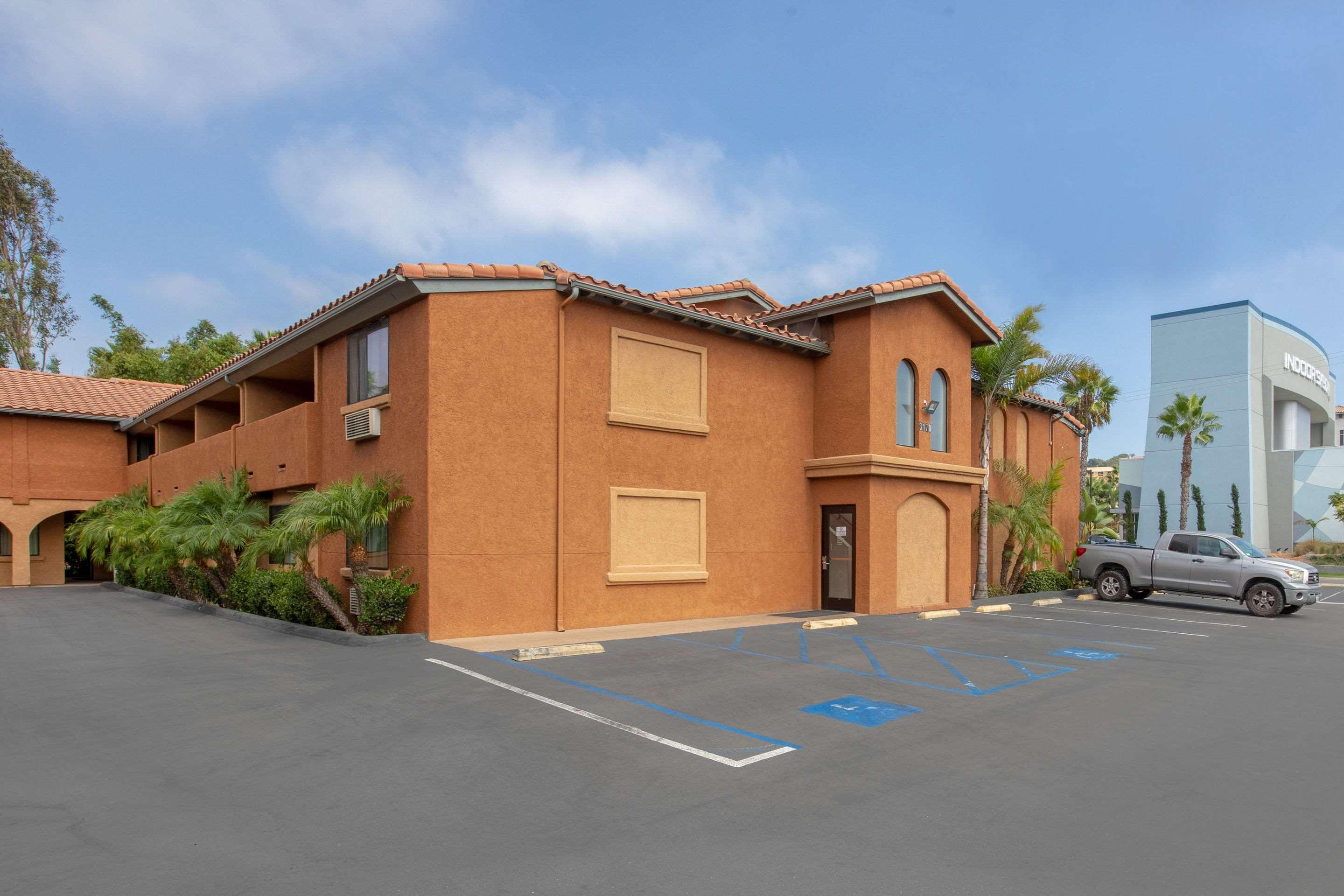 Quality Inn & Suites Oceanside Near Camp Pendleton Exterior photo