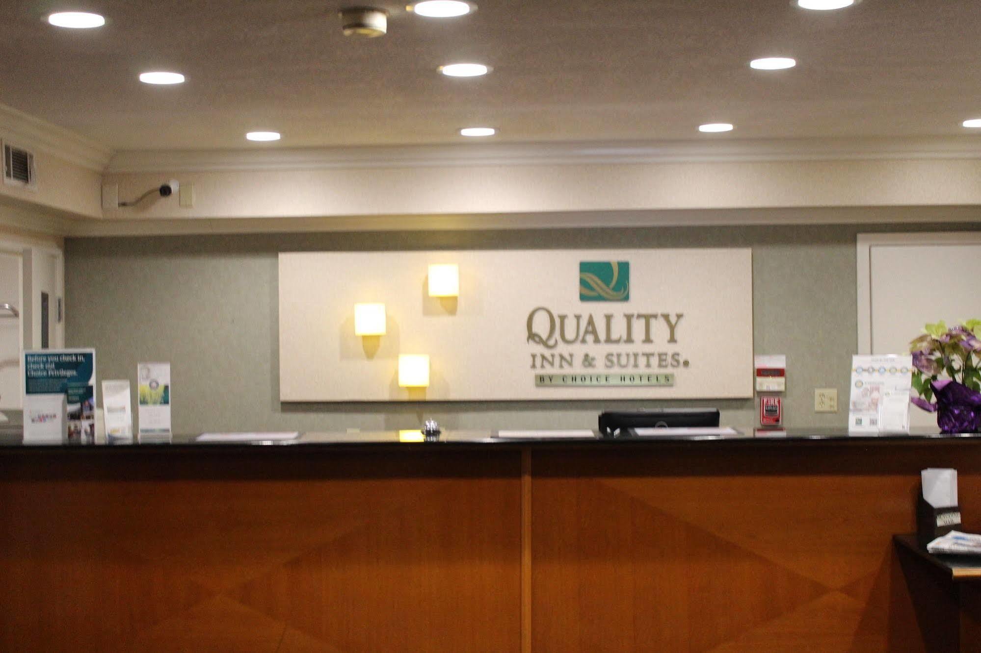 Quality Inn & Suites Oceanside Near Camp Pendleton Exterior photo